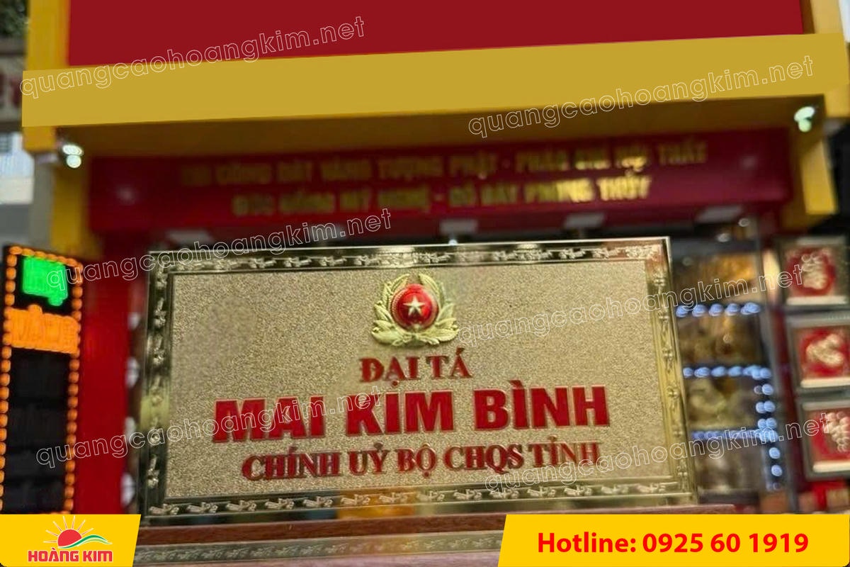 bien chuc danh quan doi mat dong 2mm kt15x30cm de go co ma vang 24k gan logo noi - BIỂN CHỨC DANH QU&Acirc;N ĐỘI, BẢNG T&Ecirc;N ĐỂ B&Agrave;N CỰC ĐẸP