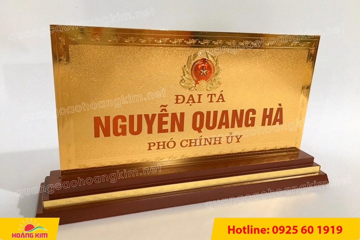 bien chuc danh quan doi mat dong 2mm kt15x30cm de go co ma vang 24k gan logo noi 12 - BIỂN CHỨC DANH QU&Acirc;N ĐỘI, BẢNG T&Ecirc;N ĐỂ B&Agrave;N CỰC ĐẸP