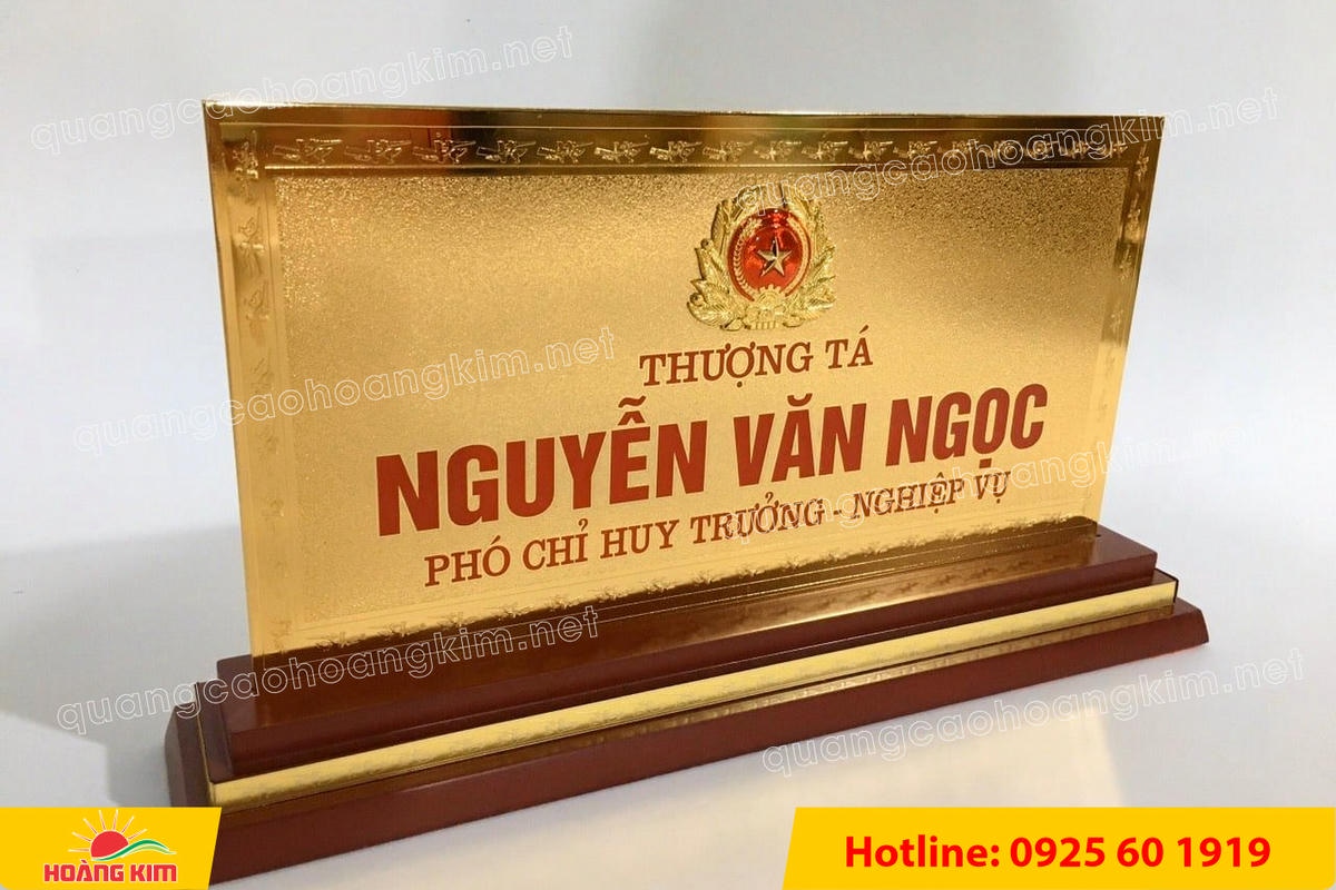 bien chuc danh quan doi mat dong 2mm kt15x30cm de go co ma vang 24k gan logo noi 13 - BIỂN CHỨC DANH QU&Acirc;N ĐỘI, BẢNG T&Ecirc;N ĐỂ B&Agrave;N CỰC ĐẸP
