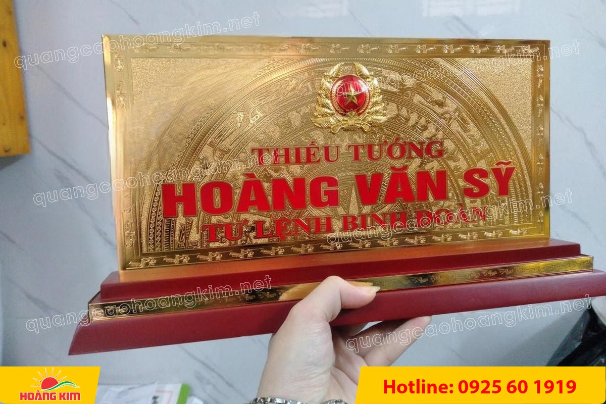 bien chuc danh quan doi mat dong 2mm kt15x30cm de go co ma vang 24k gan logo noi 14 - BIỂN CHỨC DANH QU&Acirc;N ĐỘI, BẢNG T&Ecirc;N ĐỂ B&Agrave;N CỰC ĐẸP