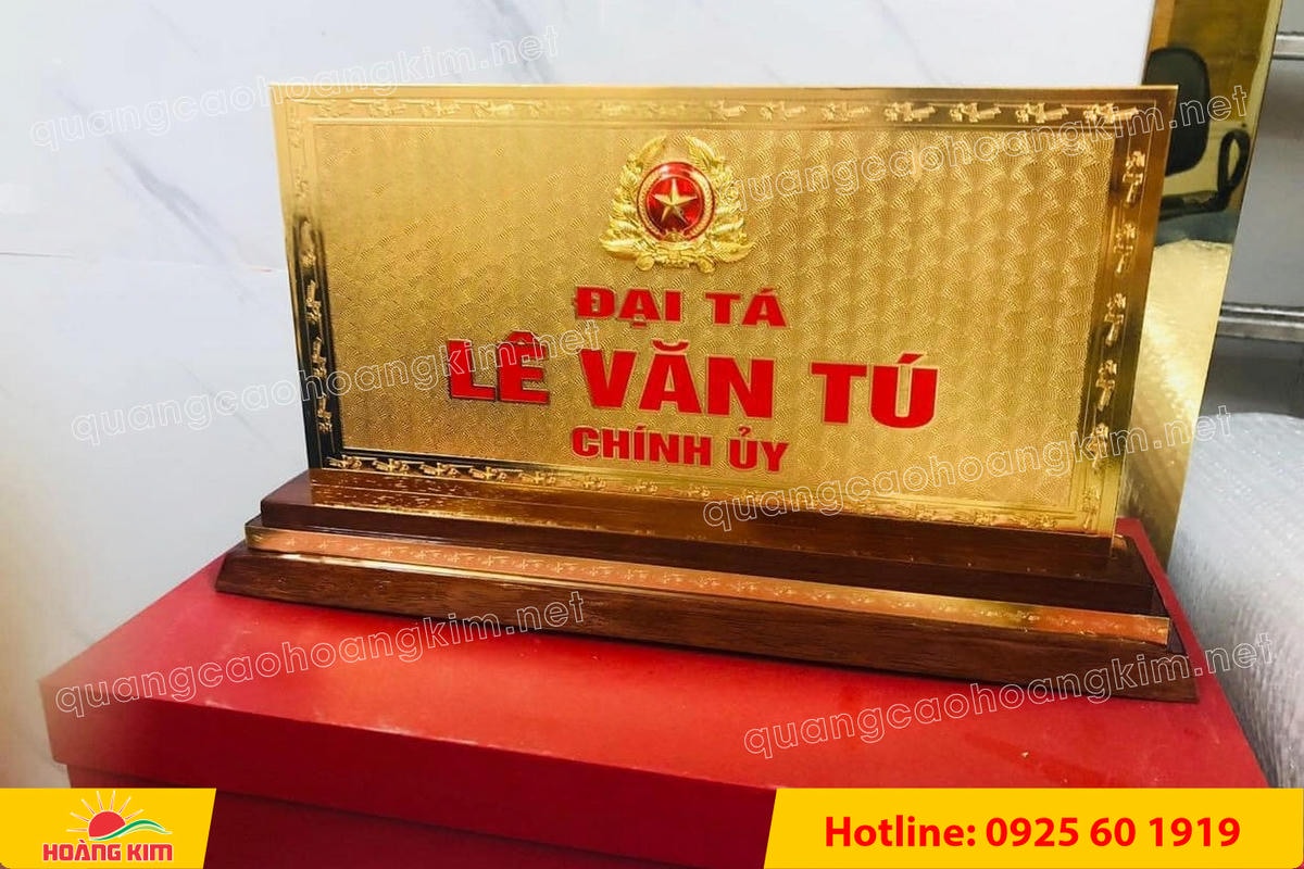 bien chuc danh quan doi mat dong 2mm kt15x30cm de go co ma vang 24k gan logo noi 17 - BIỂN CHỨC DANH QU&Acirc;N ĐỘI, BẢNG T&Ecirc;N ĐỂ B&Agrave;N CỰC ĐẸP