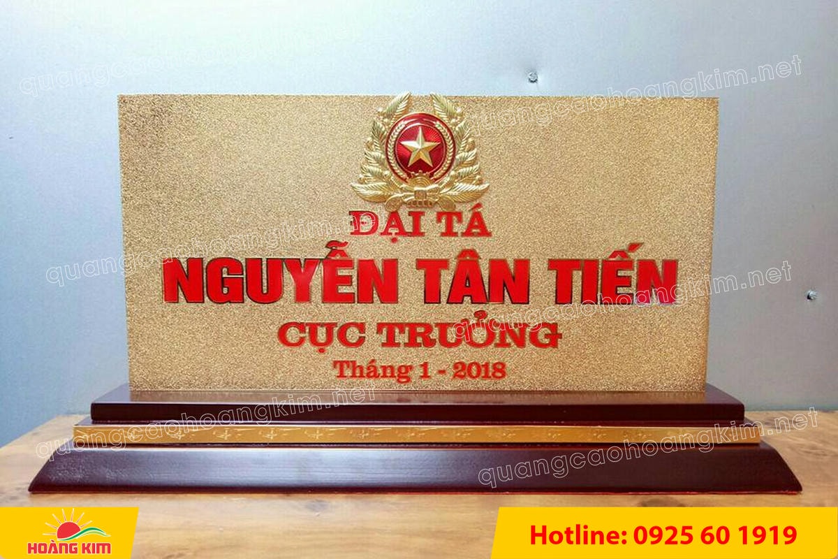 bien chuc danh quan doi mat dong 2mm kt15x30cm de go co ma vang 24k gan logo noi 2 - BIỂN CHỨC DANH QU&Acirc;N ĐỘI, BẢNG T&Ecirc;N ĐỂ B&Agrave;N CỰC ĐẸP