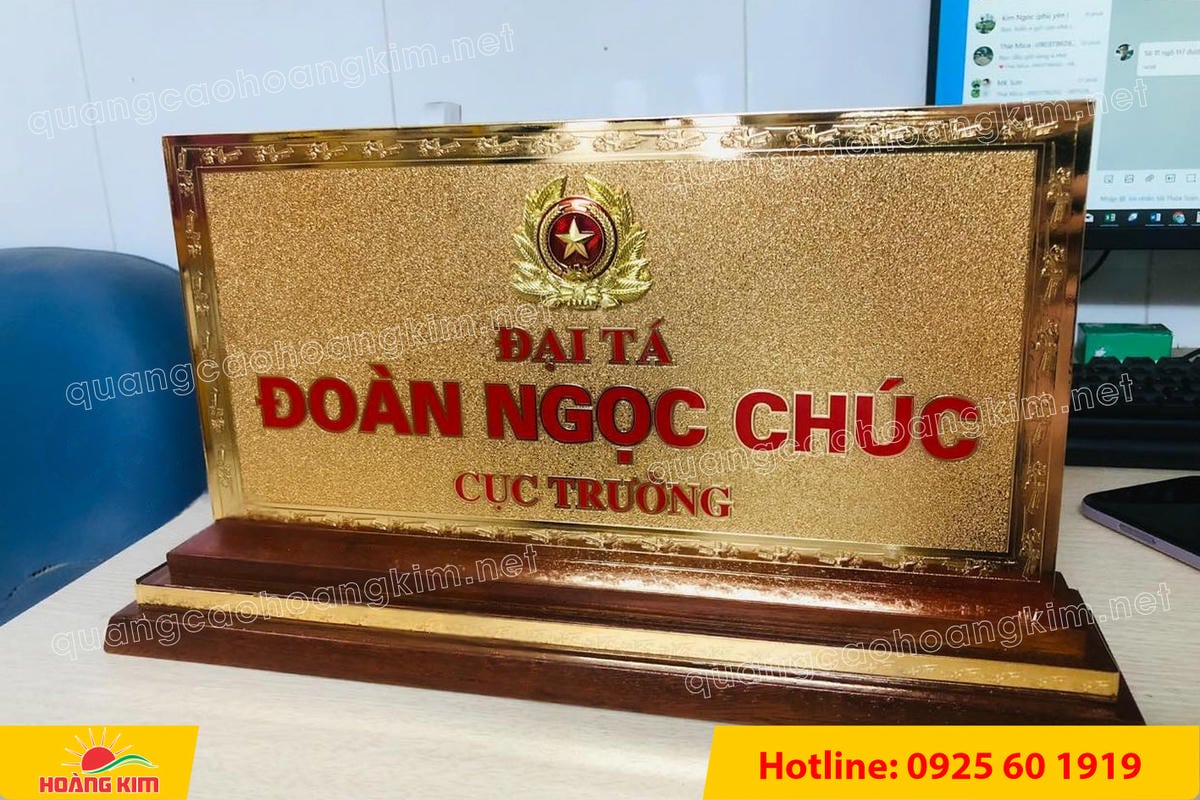 bien chuc danh quan doi mat dong 2mm kt15x30cm de go co ma vang 24k gan logo noi 20 - BIỂN CHỨC DANH QU&Acirc;N ĐỘI, BẢNG T&Ecirc;N ĐỂ B&Agrave;N CỰC ĐẸP