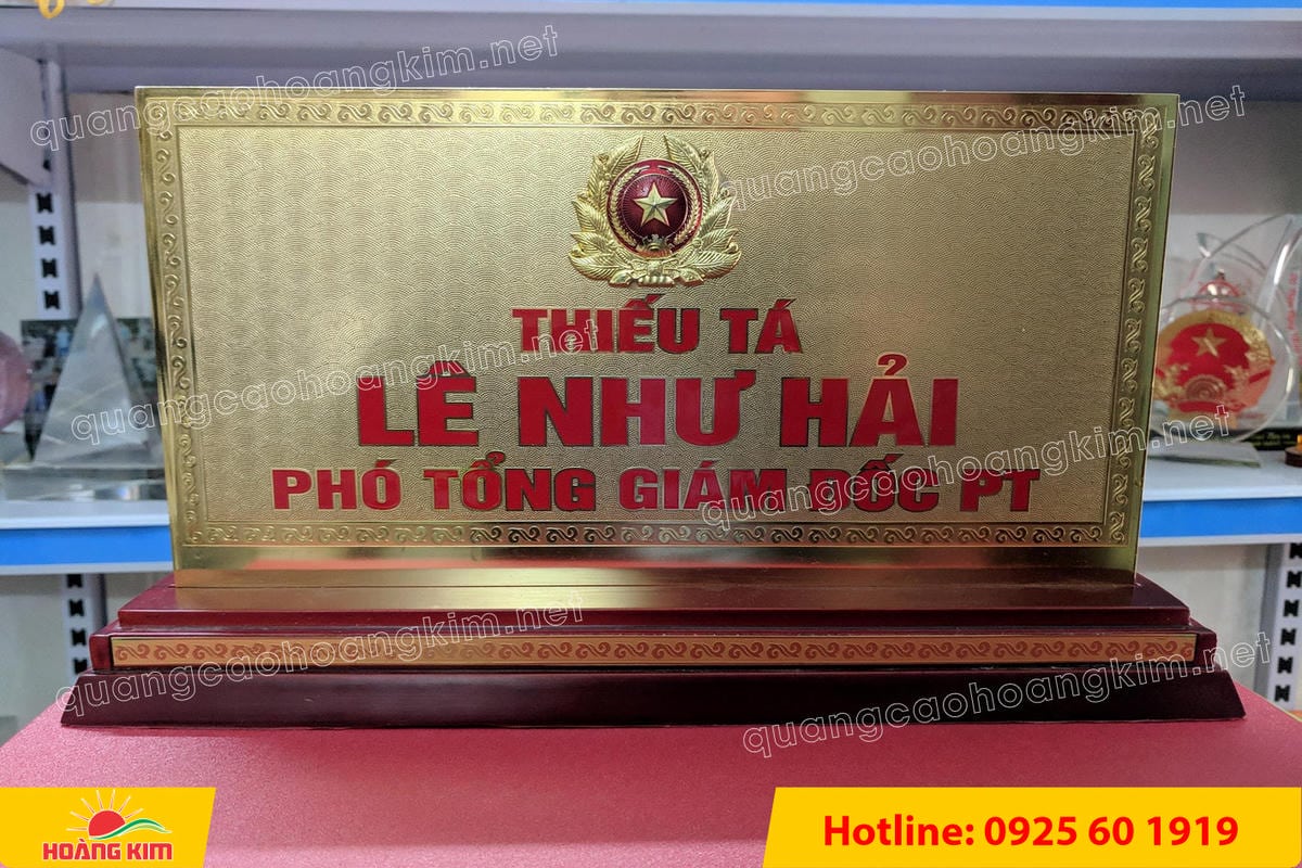 bien chuc danh quan doi mat dong 2mm kt15x30cm de go co ma vang 24k gan logo noi 3 - BIỂN CHỨC DANH QU&Acirc;N ĐỘI, BẢNG T&Ecirc;N ĐỂ B&Agrave;N CỰC ĐẸP