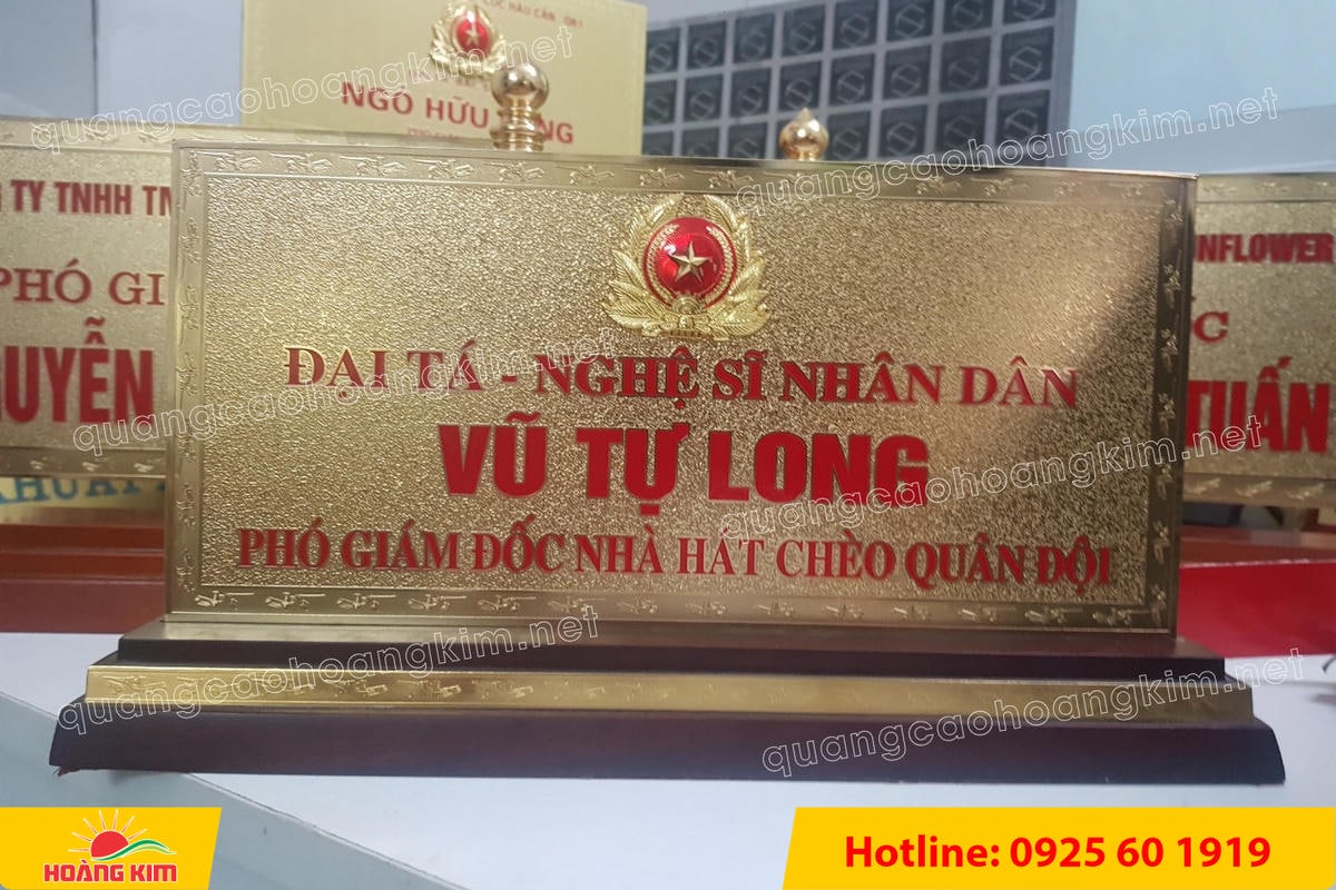 bien chuc danh quan doi mat dong 2mm kt15x30cm de go co ma vang 24k gan logo noi 35 - BIỂN CHỨC DANH QU&Acirc;N ĐỘI, BẢNG T&Ecirc;N ĐỂ B&Agrave;N CỰC ĐẸP