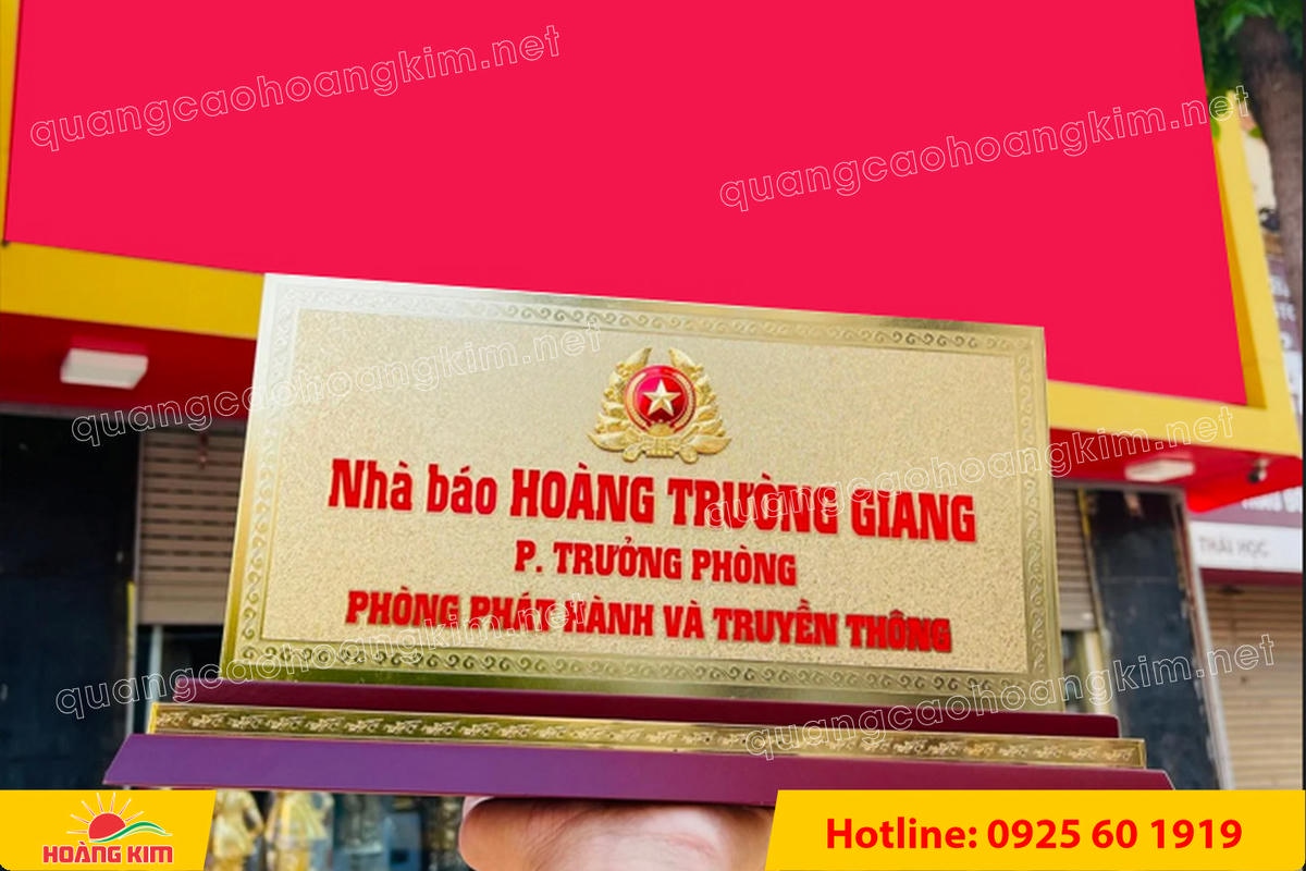 bien chuc danh quan doi mat dong 2mm kt15x30cm de go co ma vang 24k gan logo noi 39 - BIỂN CHỨC DANH QU&Acirc;N ĐỘI, BẢNG T&Ecirc;N ĐỂ B&Agrave;N CỰC ĐẸP
