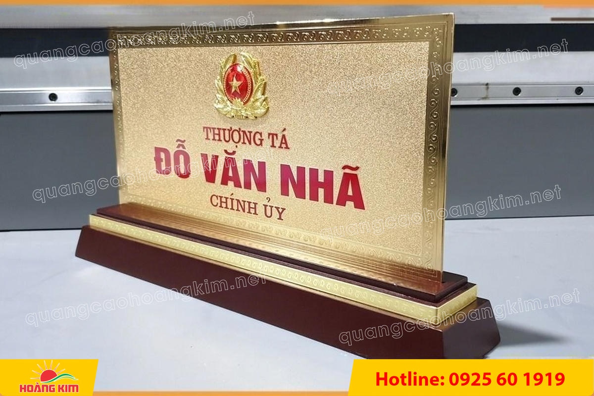 bien chuc danh quan doi mat dong 2mm kt15x30cm de go co ma vang 24k gan logo noi 4 - BIỂN CHỨC DANH QU&Acirc;N ĐỘI, BẢNG T&Ecirc;N ĐỂ B&Agrave;N CỰC ĐẸP