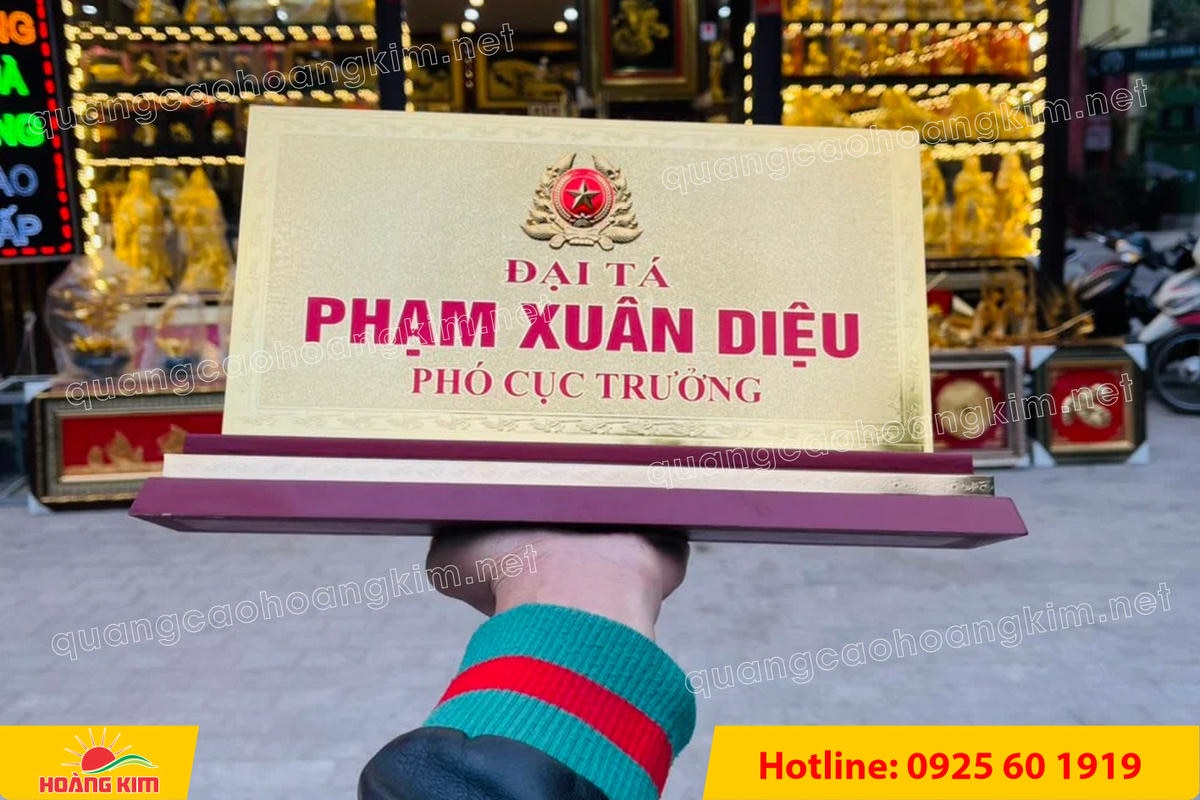 bien chuc danh quan doi mat dong 2mm kt15x30cm de go co ma vang 24k gan logo noi 49 - BIỂN CHỨC DANH QU&Acirc;N ĐỘI, BẢNG T&Ecirc;N ĐỂ B&Agrave;N CỰC ĐẸP