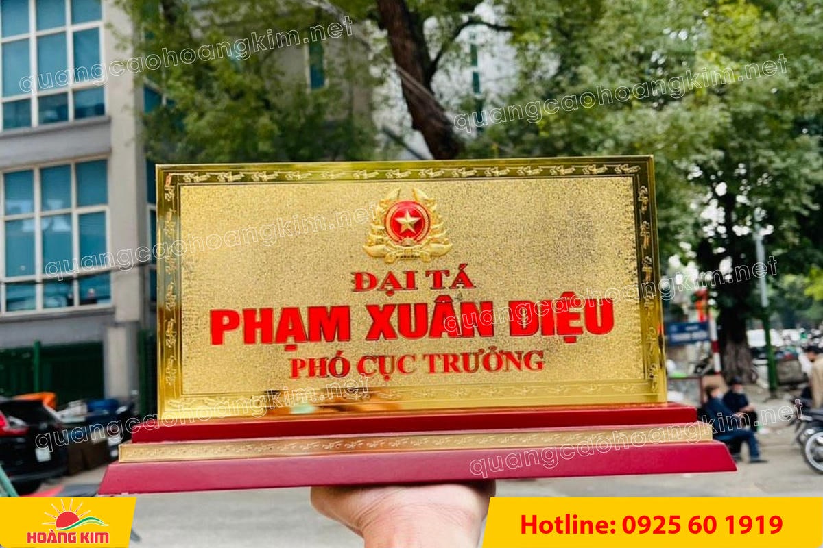 bien chuc danh quan doi mat dong 2mm kt15x30cm de go co ma vang 24k gan logo noi 50 - BIỂN CHỨC DANH QU&Acirc;N ĐỘI, BẢNG T&Ecirc;N ĐỂ B&Agrave;N CỰC ĐẸP