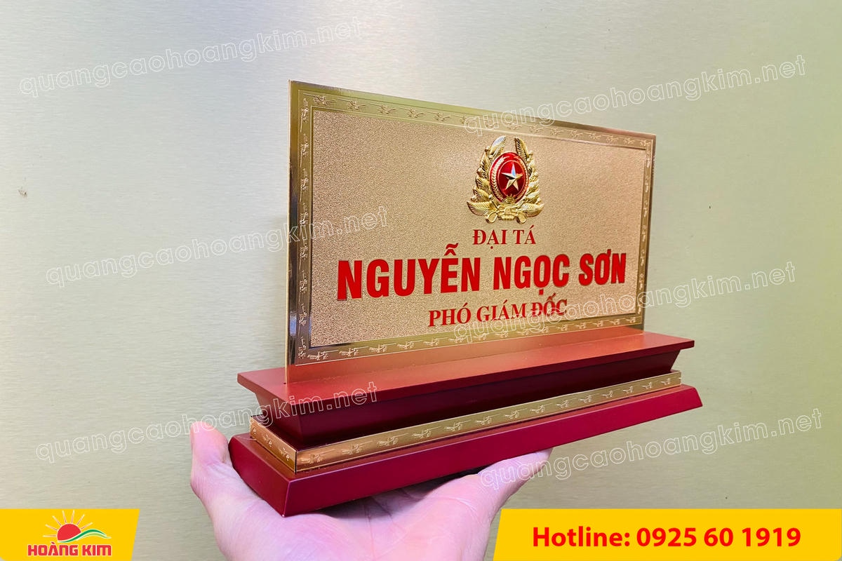 bien chuc danh quan doi mat dong 2mm kt15x30cm de go co ma vang 24k gan logo noi 52 - BIỂN CHỨC DANH QU&Acirc;N ĐỘI, BẢNG T&Ecirc;N ĐỂ B&Agrave;N CỰC ĐẸP