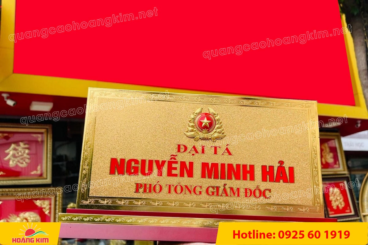 bien chuc danh quan doi mat dong 2mm kt15x30cm de go co ma vang 24k gan logo noi 56 - BIỂN CHỨC DANH QU&Acirc;N ĐỘI, BẢNG T&Ecirc;N ĐỂ B&Agrave;N CỰC ĐẸP