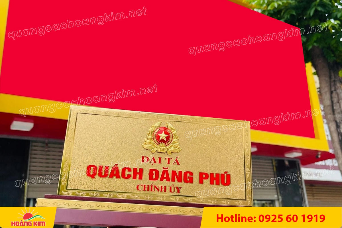 bien chuc danh quan doi mat dong 2mm kt15x30cm de go co ma vang 24k gan logo noi 61 - BIỂN CHỨC DANH QU&Acirc;N ĐỘI, BẢNG T&Ecirc;N ĐỂ B&Agrave;N CỰC ĐẸP