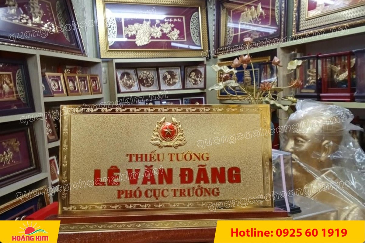 bien chuc danh quan doi mat dong 2mm kt15x30cm de go co ma vang 24k gan logo noi 62 - BIỂN CHỨC DANH QU&Acirc;N ĐỘI, BẢNG T&Ecirc;N ĐỂ B&Agrave;N CỰC ĐẸP