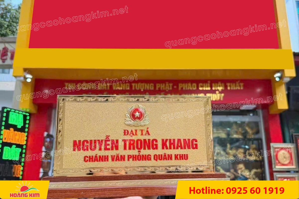 bien chuc danh quan doi mat dong 2mm kt15x30cm de go co ma vang 24k gan logo noi 73 - BIỂN CHỨC DANH QU&Acirc;N ĐỘI, BẢNG T&Ecirc;N ĐỂ B&Agrave;N CỰC ĐẸP