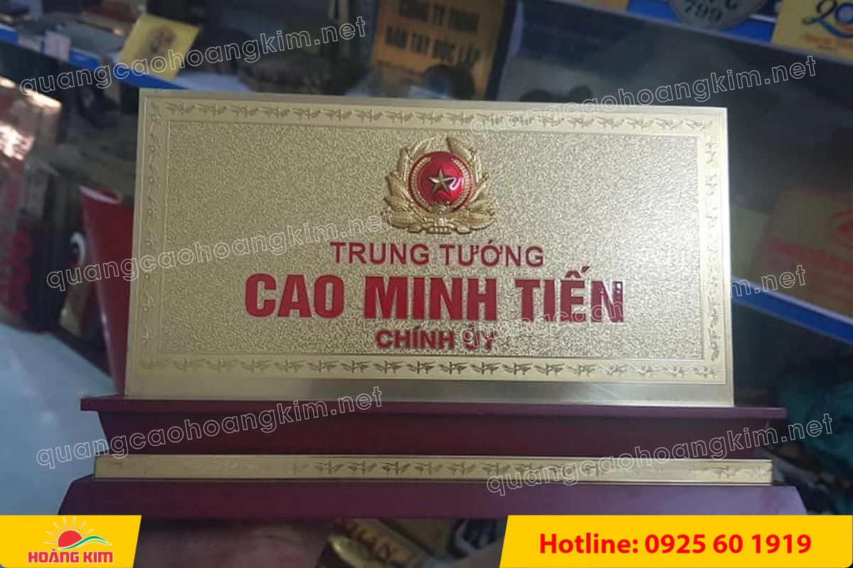 bien chuc danh quan doi mat dong 2mm kt15x30cm de go khong ma vang gan logo noi - BIỂN CHỨC DANH QU&Acirc;N ĐỘI, BẢNG T&Ecirc;N ĐỂ B&Agrave;N CỰC ĐẸP