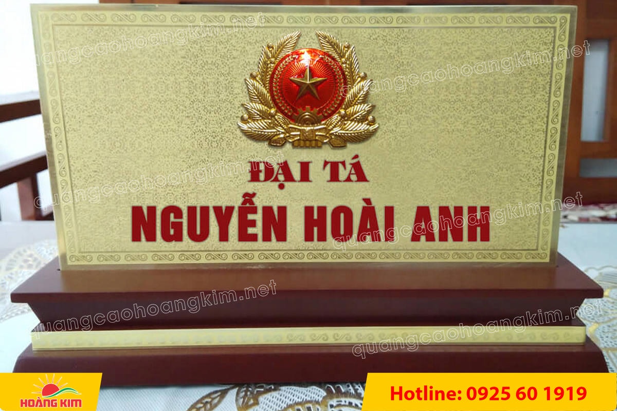 bien chuc danh quan doi mat dong 2mm kt15x30cm de go khong ma vang gan logo noi 11 - BIỂN CHỨC DANH QU&Acirc;N ĐỘI, BẢNG T&Ecirc;N ĐỂ B&Agrave;N CỰC ĐẸP