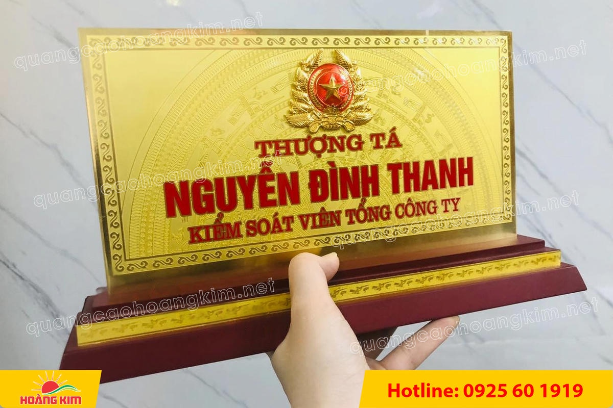 bien chuc danh quan doi mat dong 2mm kt15x30cm de go khong ma vang gan logo noi 13 - BIỂN CHỨC DANH QU&Acirc;N ĐỘI, BẢNG T&Ecirc;N ĐỂ B&Agrave;N CỰC ĐẸP