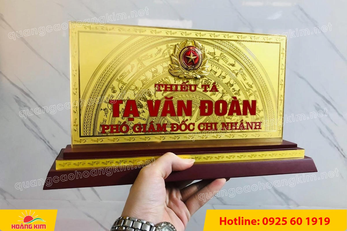 bien chuc danh quan doi mat dong 2mm kt15x30cm de go khong ma vang gan logo noi 18 - BIỂN CHỨC DANH QU&Acirc;N ĐỘI, BẢNG T&Ecirc;N ĐỂ B&Agrave;N CỰC ĐẸP