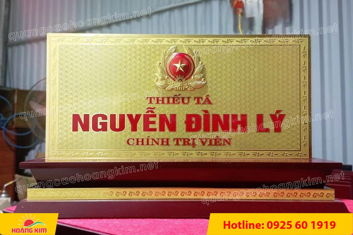 bien chuc danh quan doi mat dong 2mm kt15x30cm de go khong ma vang gan logo noi 20 - BIỂN CHỨC DANH QU&Acirc;N ĐỘI, BẢNG T&Ecirc;N ĐỂ B&Agrave;N CỰC ĐẸP