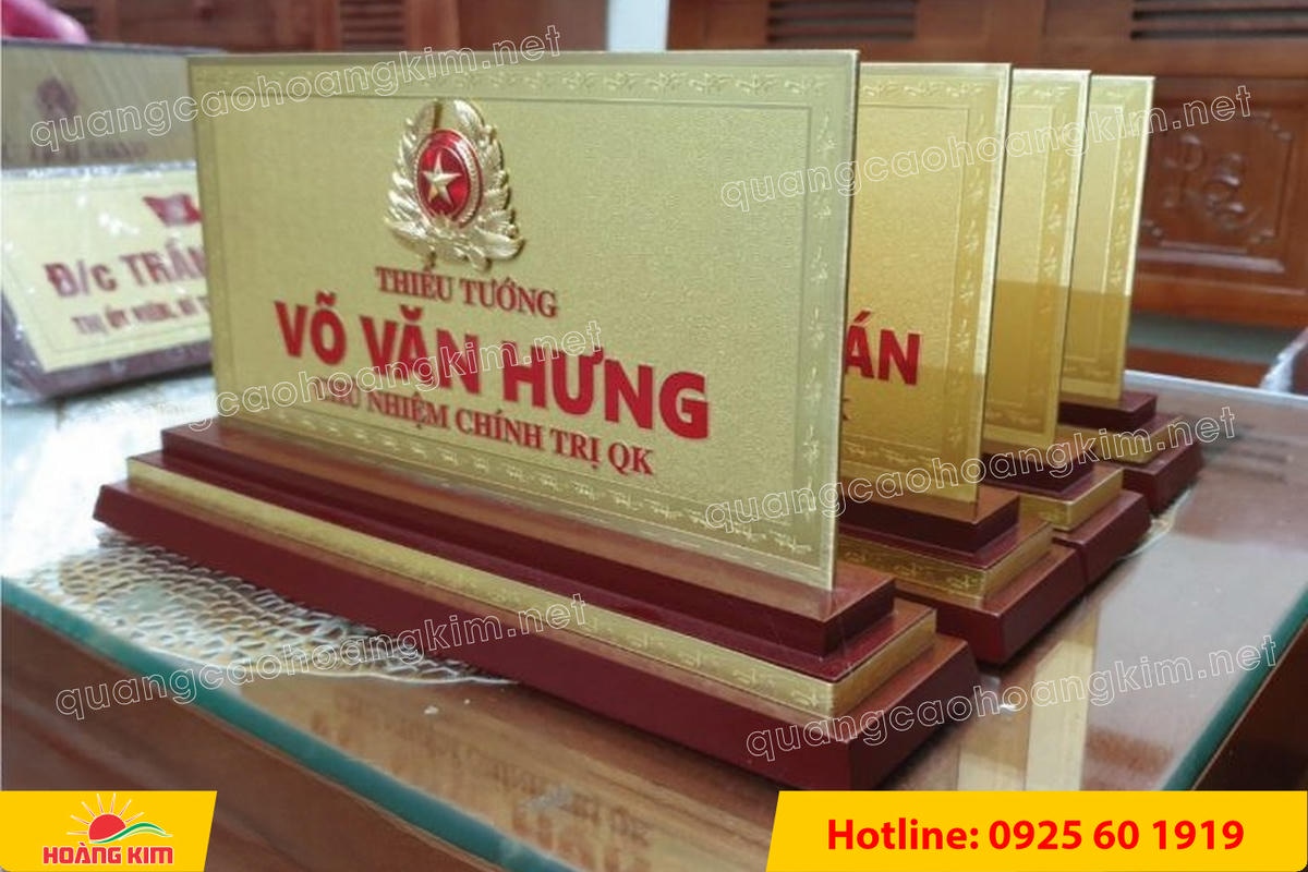 bien chuc danh quan doi mat dong 2mm kt15x30cm de go khong ma vang gan logo noi 22 - BIỂN CHỨC DANH QU&Acirc;N ĐỘI, BẢNG T&Ecirc;N ĐỂ B&Agrave;N CỰC ĐẸP