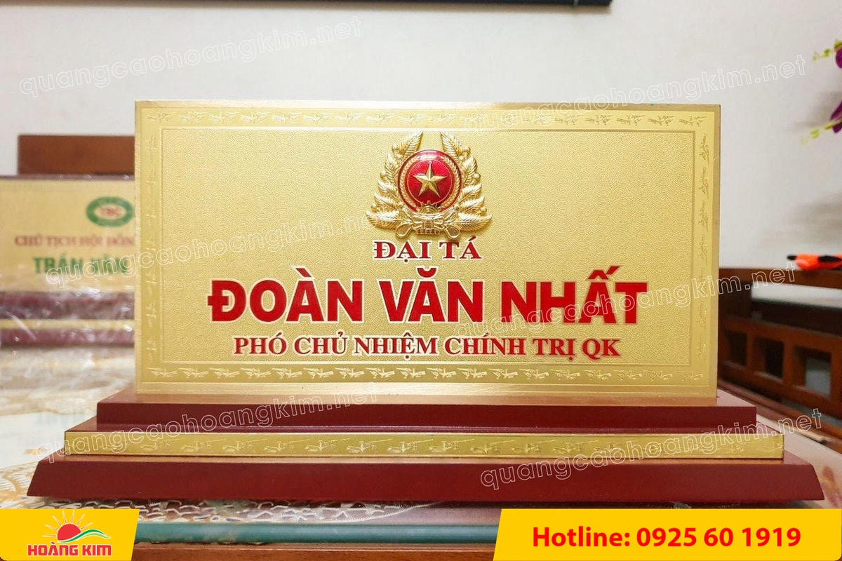 bien chuc danh quan doi mat dong 2mm kt15x30cm de go khong ma vang gan logo noi 3 - BIỂN CHỨC DANH QU&Acirc;N ĐỘI, BẢNG T&Ecirc;N ĐỂ B&Agrave;N CỰC ĐẸP