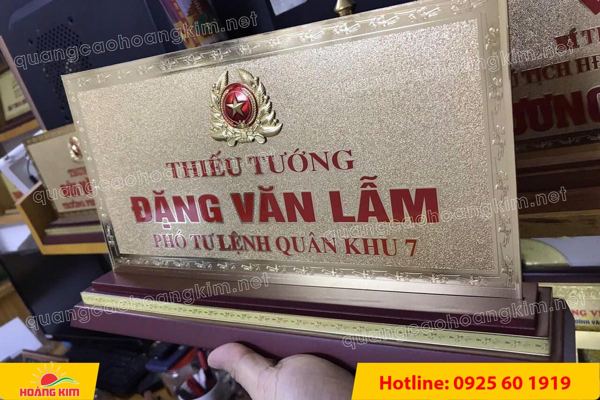 bien chuc danh quan doi mat dong 2mm kt15x30cm de go khong ma vang gan logo noi 4 - BIỂN CHỨC DANH QU&Acirc;N ĐỘI, BẢNG T&Ecirc;N ĐỂ B&Agrave;N CỰC ĐẸP