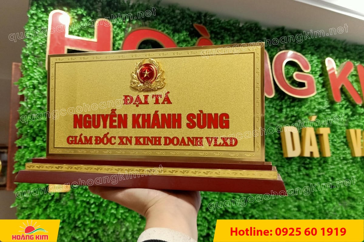 bien chuc danh quan doi mat dong 2mm kt15x30cm de go khong ma vang gan logo noi 7 - BIỂN CHỨC DANH QU&Acirc;N ĐỘI, BẢNG T&Ecirc;N ĐỂ B&Agrave;N CỰC ĐẸP