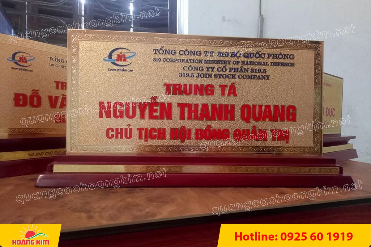 bien chuc danh quan doi mat dong 2mm kt15x30cm de go ma vang 24k - BIỂN CHỨC DANH QU&Acirc;N ĐỘI, BẢNG T&Ecirc;N ĐỂ B&Agrave;N CỰC ĐẸP