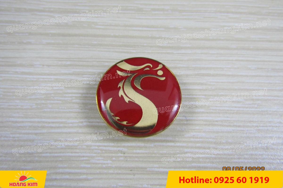 huy hieu cai ao ma vang 24k do mau logo 110 - HUY HIỆU C&Agrave;I &Aacute;O MẠ V&Agrave;NG 24K ĐỔ M&Agrave;U LOGO SANG TRỌNG