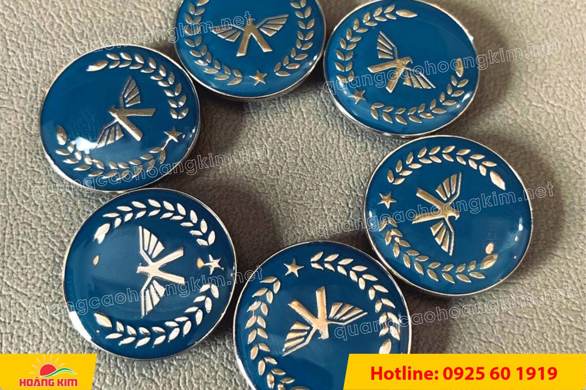 huy hieu cai ao ma vang 24k do mau logo 126 - HUY HIỆU C&Agrave;I &Aacute;O MẠ V&Agrave;NG 24K ĐỔ M&Agrave;U LOGO SANG TRỌNG