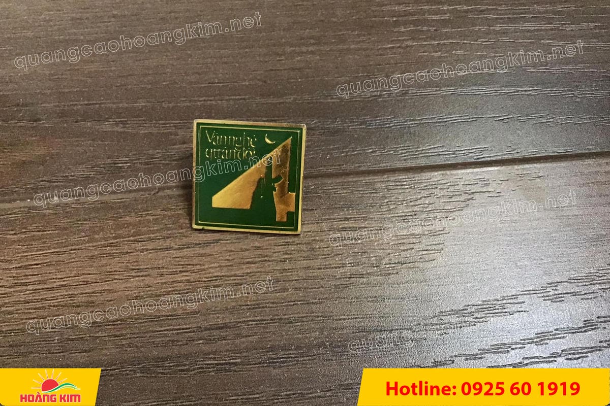 huy hieu cai ao ma vang 24k do mau logo 128 - HUY HIỆU C&Agrave;I &Aacute;O MẠ V&Agrave;NG 24K ĐỔ M&Agrave;U LOGO SANG TRỌNG