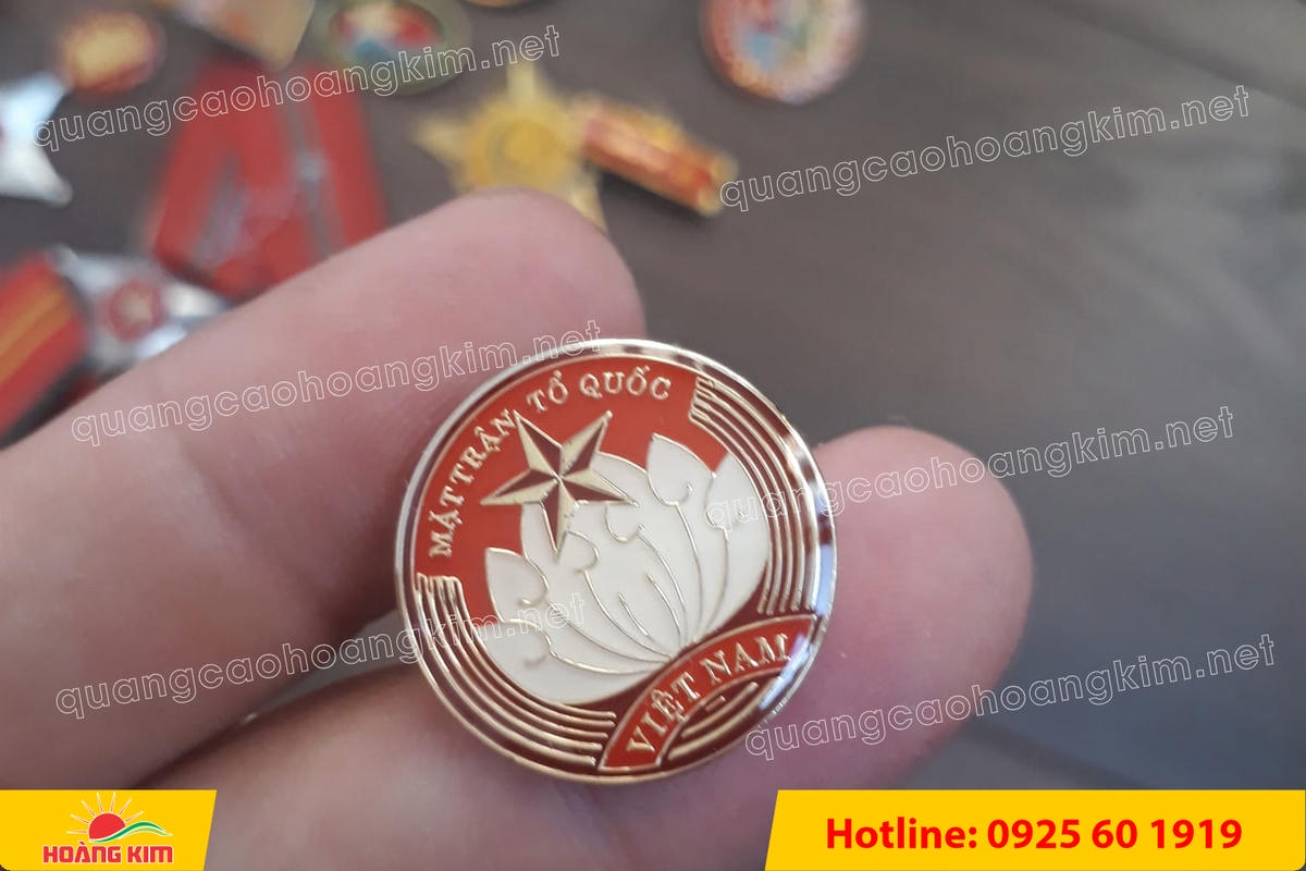 huy hieu cai ao ma vang 24k do mau logo 130 - HUY HIỆU C&Agrave;I &Aacute;O MẠ V&Agrave;NG 24K ĐỔ M&Agrave;U LOGO SANG TRỌNG