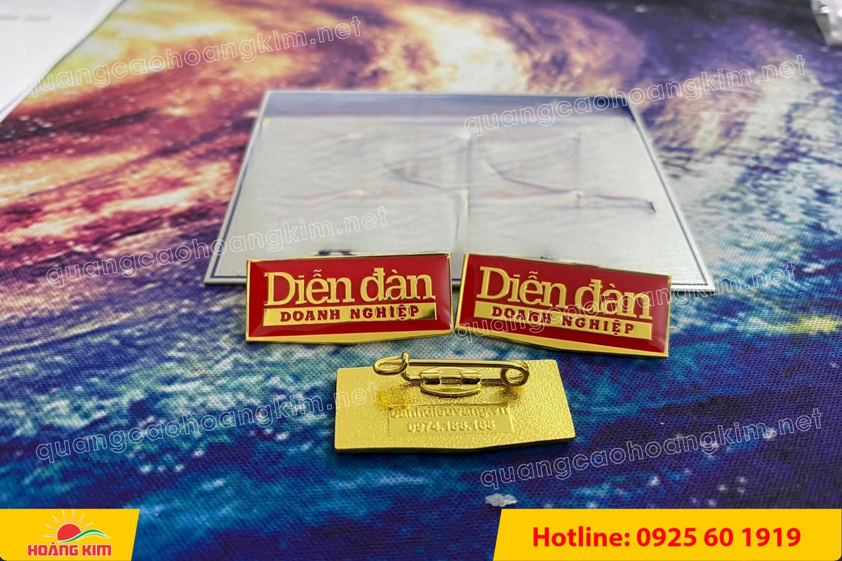 huy hieu cai ao ma vang 24k do mau logo 132 - HUY HIỆU C&Agrave;I &Aacute;O MẠ V&Agrave;NG 24K ĐỔ M&Agrave;U LOGO SANG TRỌNG