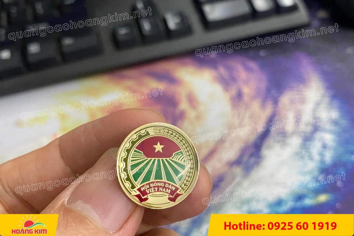 huy hieu cai ao ma vang 24k do mau logo 133 - HUY HIỆU C&Agrave;I &Aacute;O MẠ V&Agrave;NG 24K ĐỔ M&Agrave;U LOGO SANG TRỌNG