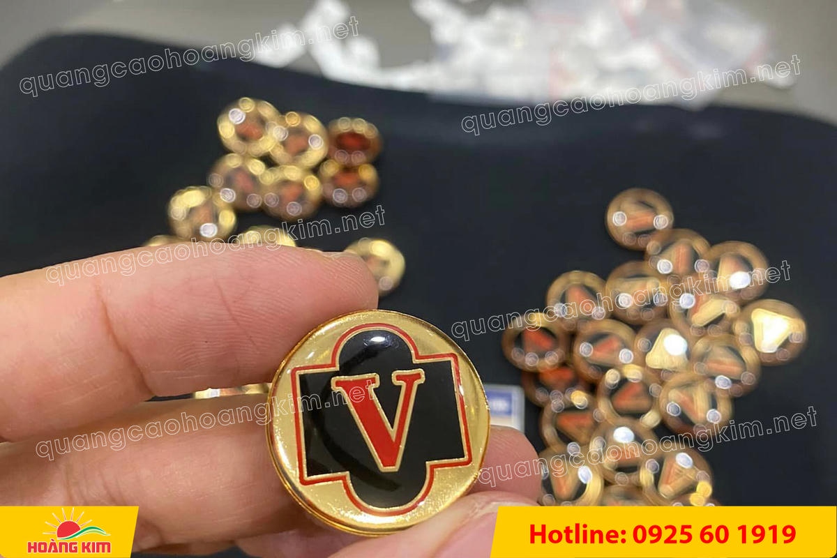 huy hieu cai ao ma vang 24k do mau logo 138 - HUY HIỆU C&Agrave;I &Aacute;O MẠ V&Agrave;NG 24K ĐỔ M&Agrave;U LOGO SANG TRỌNG