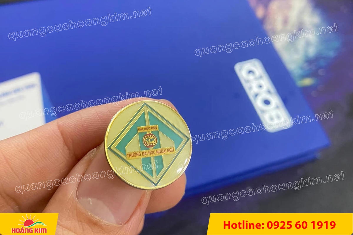 huy hieu cai ao ma vang 24k do mau logo 141 - HUY HIỆU C&Agrave;I &Aacute;O MẠ V&Agrave;NG 24K ĐỔ M&Agrave;U LOGO SANG TRỌNG