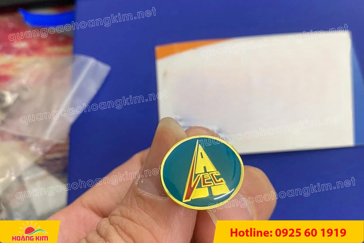 huy hieu cai ao ma vang 24k do mau logo 142 - HUY HIỆU C&Agrave;I &Aacute;O MẠ V&Agrave;NG 24K ĐỔ M&Agrave;U LOGO SANG TRỌNG