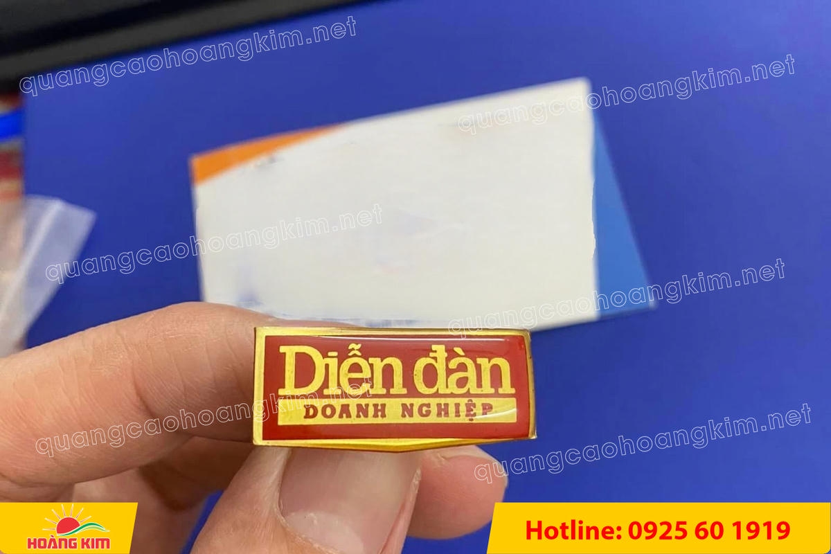 huy hieu cai ao ma vang 24k do mau logo 148 - HUY HIỆU C&Agrave;I &Aacute;O MẠ V&Agrave;NG 24K ĐỔ M&Agrave;U LOGO SANG TRỌNG