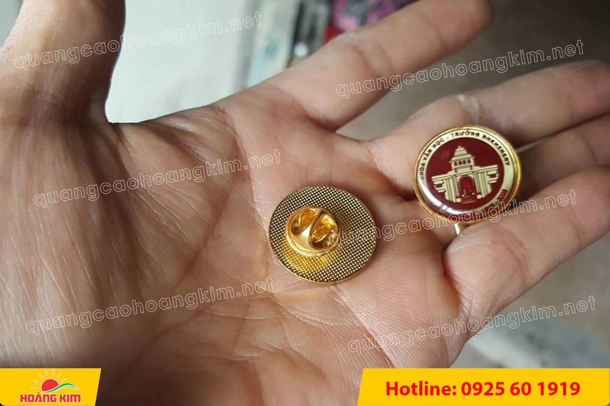 huy hieu cai ao ma vang 24k do mau logo 161 - HUY HIỆU C&Agrave;I &Aacute;O MẠ V&Agrave;NG 24K ĐỔ M&Agrave;U LOGO SANG TRỌNG