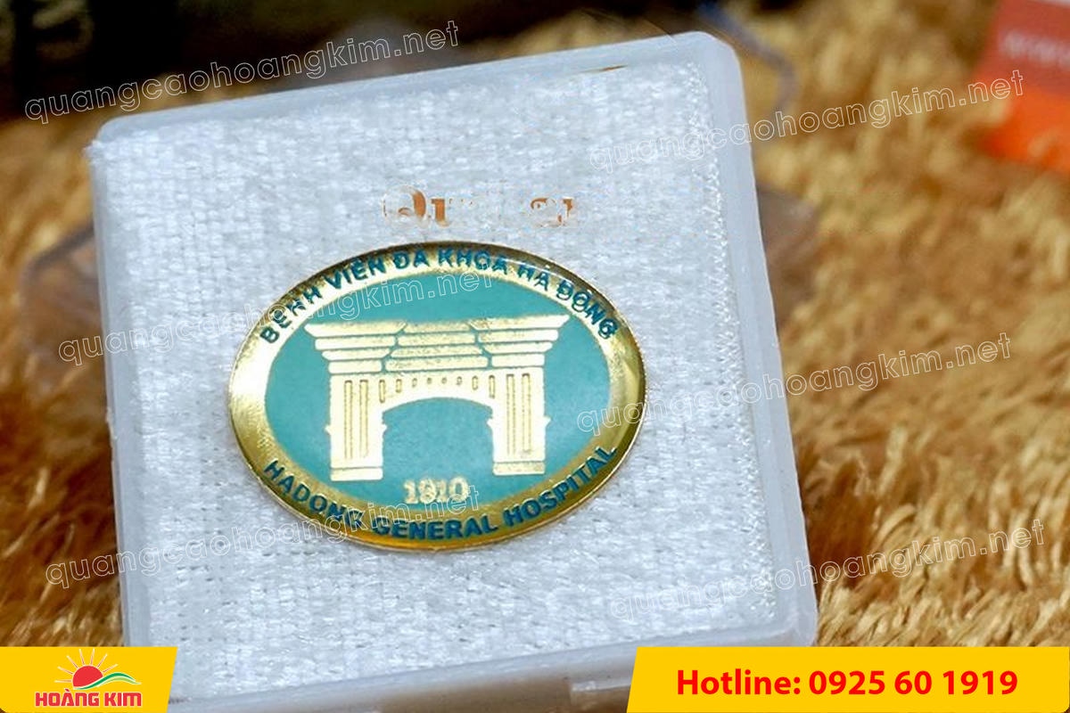 huy hieu cai ao ma vang 24k do mau logo 166 - HUY HIỆU C&Agrave;I &Aacute;O MẠ V&Agrave;NG 24K ĐỔ M&Agrave;U LOGO SANG TRỌNG