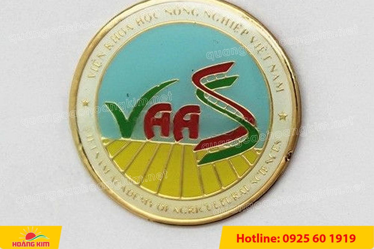 huy hieu cai ao ma vang 24k do mau logo 173 - HUY HIỆU C&Agrave;I &Aacute;O MẠ V&Agrave;NG 24K ĐỔ M&Agrave;U LOGO SANG TRỌNG