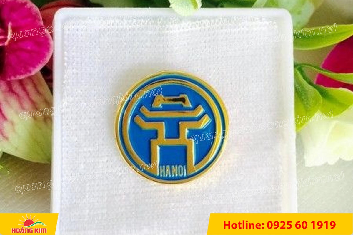 huy hieu cai ao ma vang 24k do mau logo 2 - HUY HIỆU C&Agrave;I &Aacute;O MẠ V&Agrave;NG 24K ĐỔ M&Agrave;U LOGO SANG TRỌNG