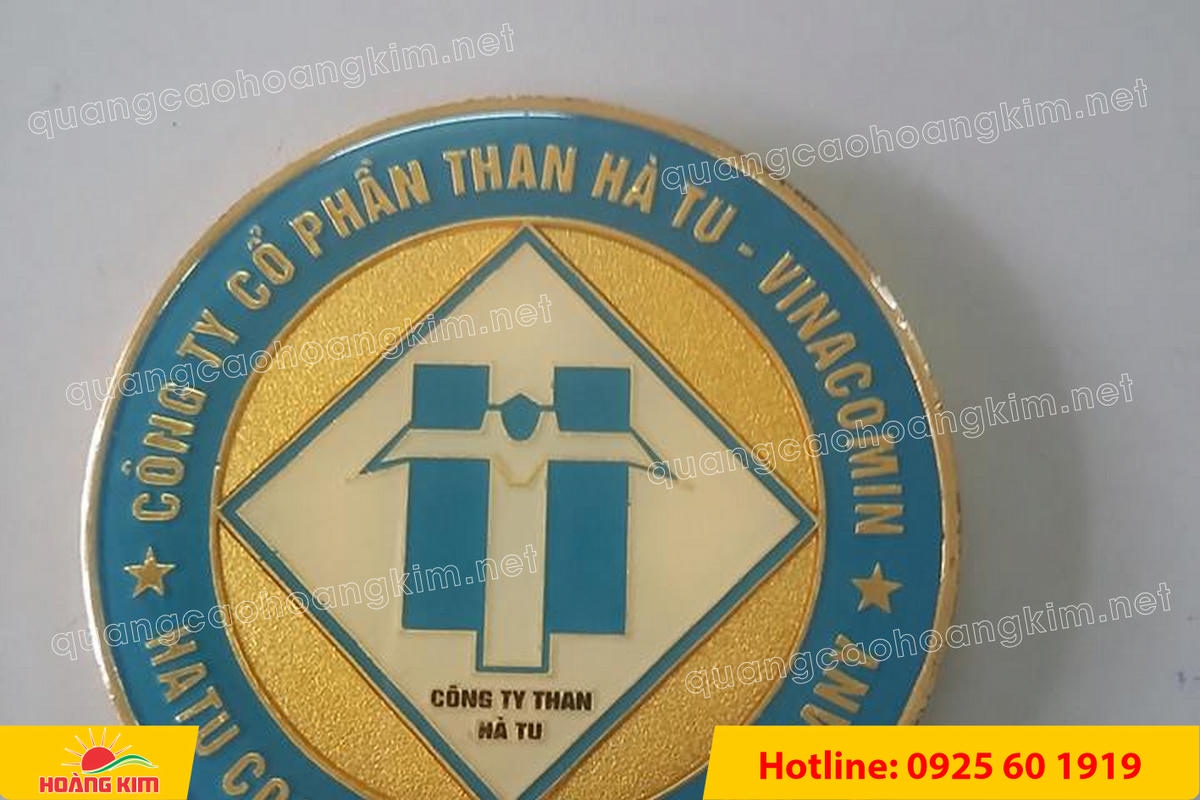 huy hieu cai ao ma vang 24k do mau logo 5 - HUY HIỆU C&Agrave;I &Aacute;O MẠ V&Agrave;NG 24K ĐỔ M&Agrave;U LOGO SANG TRỌNG