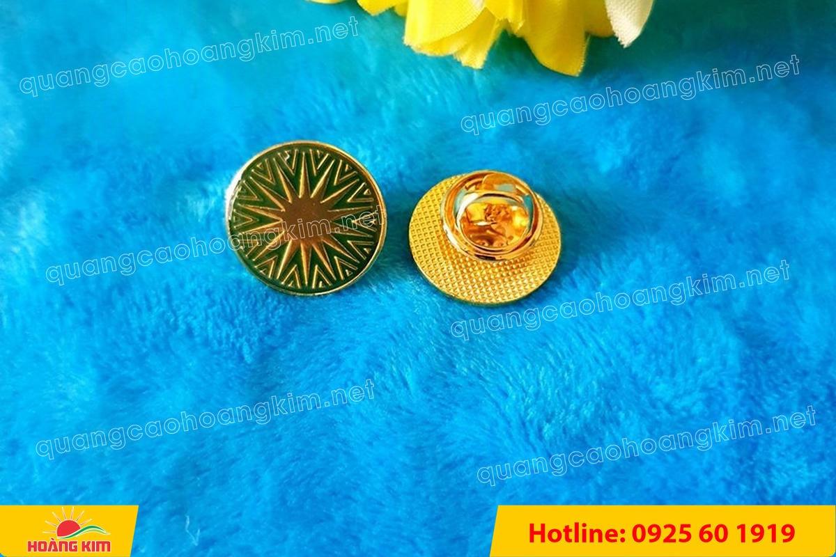 huy hieu cai ao ma vang 24k do mau logo 64 - HUY HIỆU C&Agrave;I &Aacute;O MẠ V&Agrave;NG 24K ĐỔ M&Agrave;U LOGO SANG TRỌNG