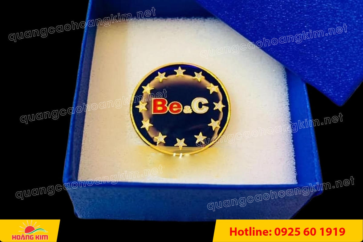 huy hieu cai ao ma vang 24k do mau logo 76 - HUY HIỆU C&Agrave;I &Aacute;O MẠ V&Agrave;NG 24K ĐỔ M&Agrave;U LOGO SANG TRỌNG