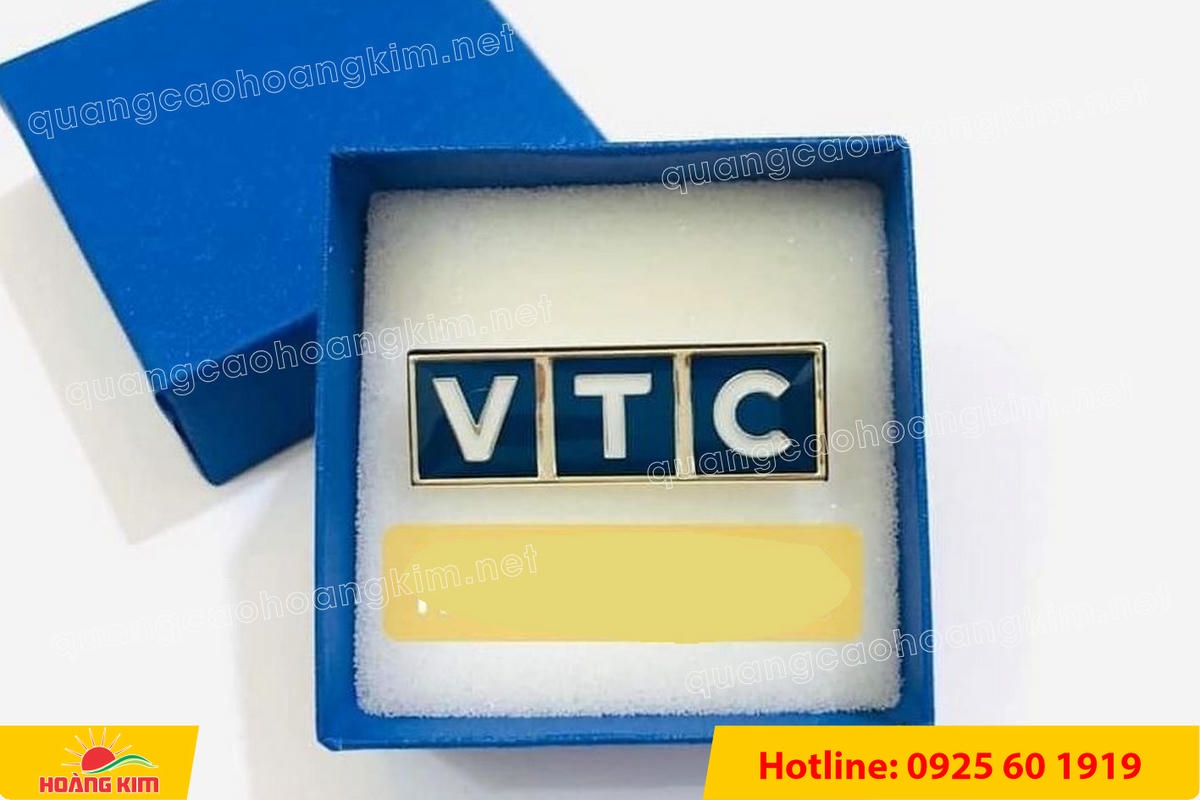 huy hieu cai ao ma vang 24k do mau logo 77 - HUY HIỆU C&Agrave;I &Aacute;O MẠ V&Agrave;NG 24K ĐỔ M&Agrave;U LOGO SANG TRỌNG