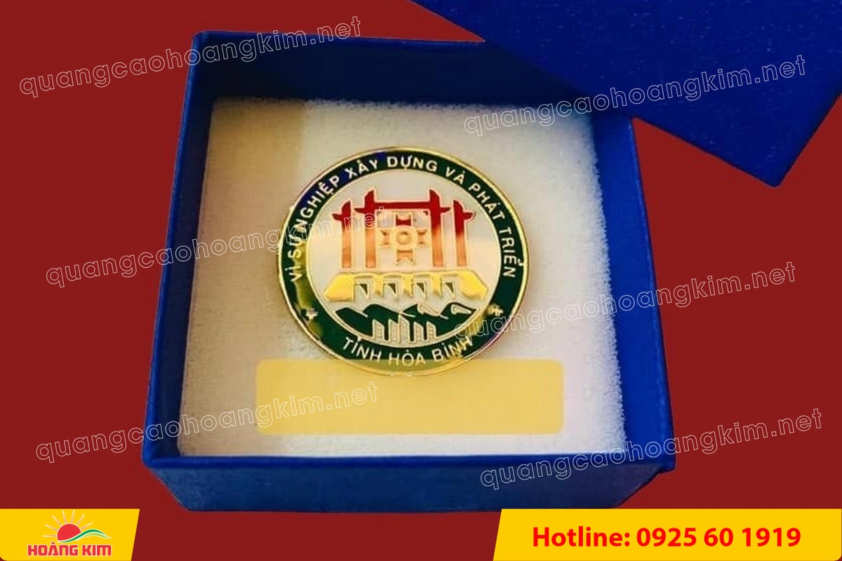 huy hieu cai ao ma vang 24k do mau logo 78 - HUY HIỆU C&Agrave;I &Aacute;O MẠ V&Agrave;NG 24K ĐỔ M&Agrave;U LOGO SANG TRỌNG