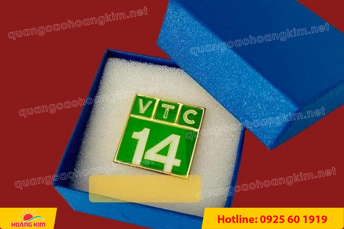 huy hieu cai ao ma vang 24k do mau logo 81 - HUY HIỆU C&Agrave;I &Aacute;O MẠ V&Agrave;NG 24K ĐỔ M&Agrave;U LOGO SANG TRỌNG