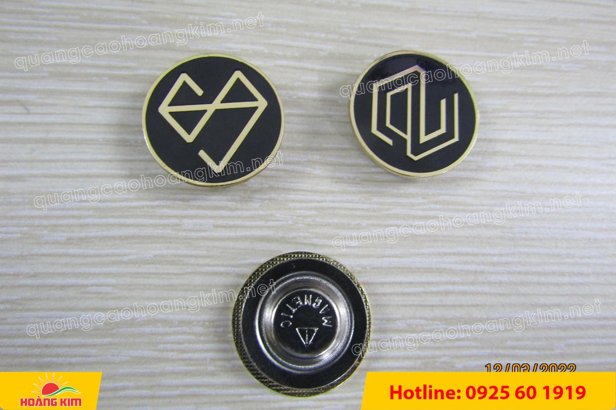 huy hieu cai ao ma vang 24k do mau logo 87 - HUY HIỆU C&Agrave;I &Aacute;O MẠ V&Agrave;NG 24K ĐỔ M&Agrave;U LOGO SANG TRỌNG