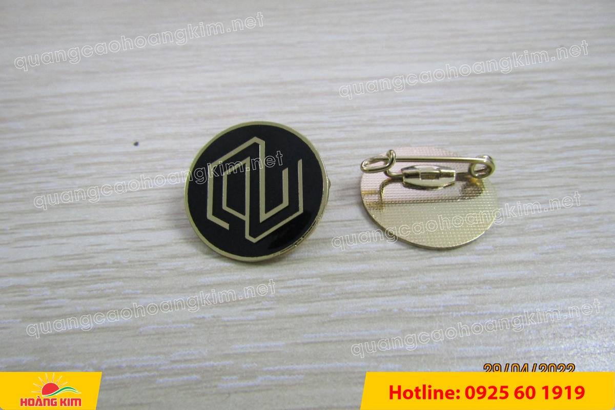 huy hieu cai ao ma vang 24k do mau logo 90 - HUY HIỆU C&Agrave;I &Aacute;O MẠ V&Agrave;NG 24K ĐỔ M&Agrave;U LOGO SANG TRỌNG